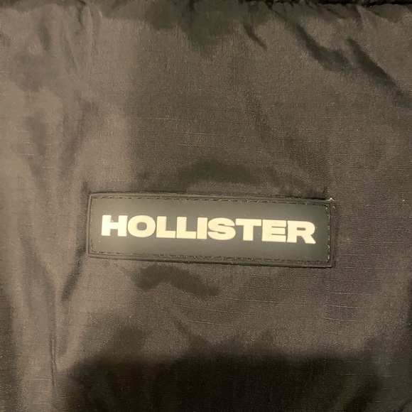 Hollister puffer jacket size large - Picture 5 of 5